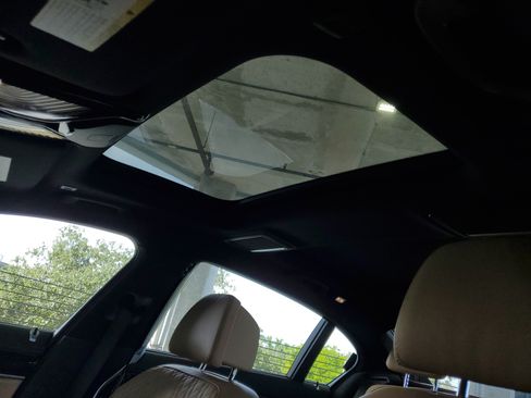 Used 2022 BMW 740i w/ M Sport Package RWD image 20