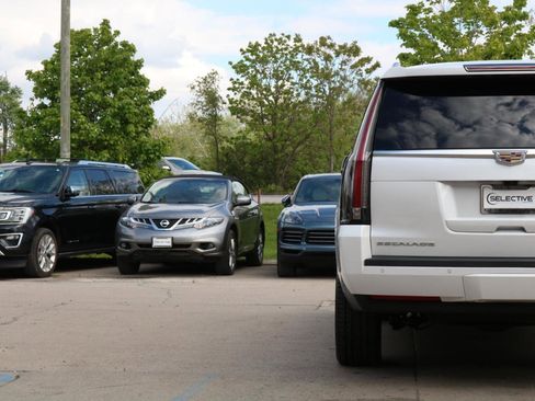 Used 2018 Cadillac Escalade ESV Luxury AWD/4WD image 12