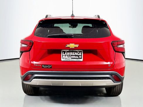 New 2026 Chevrolet Trax LT w/ Sunroof Package image 4