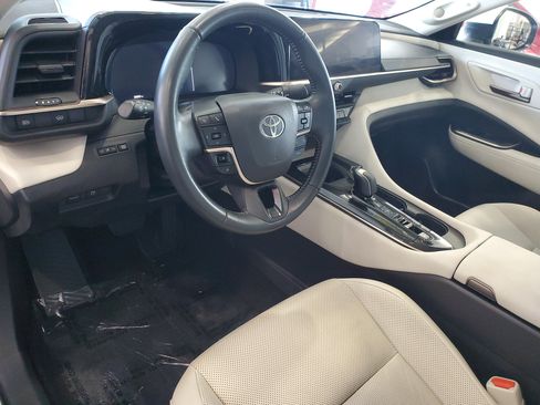 Certified 2024 Toyota Crown AWD/4WD image 19