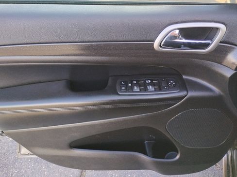 Used 2018 Jeep Grand Cherokee Altitude image 13