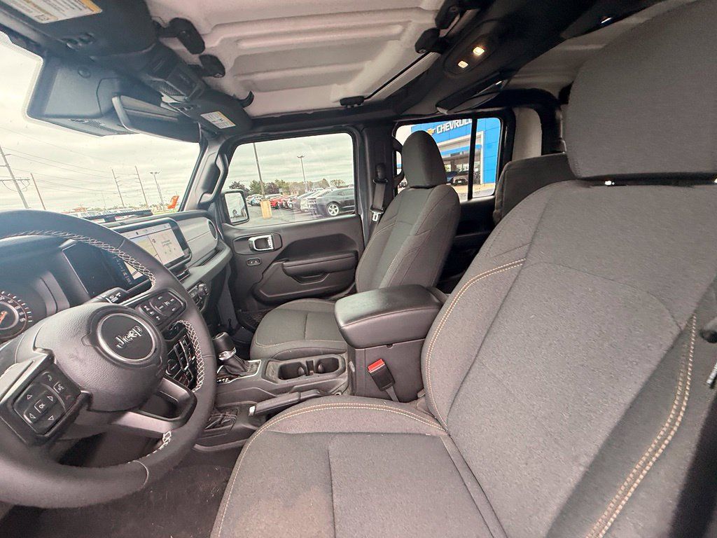 Used 2025 Jeep Gladiator Sport AWD/4WD image 12
