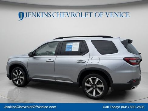 Used 2023 Honda Pilot Touring image 8