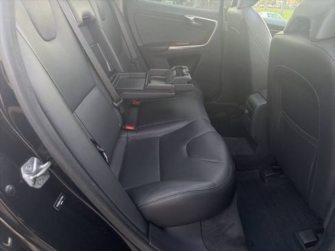 Used 2015 Volvo XC60 T6 w/ Proximity Package AWD/4WD image 26