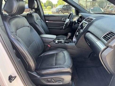 Used 2017 Ford Explorer Limited FWD image 21