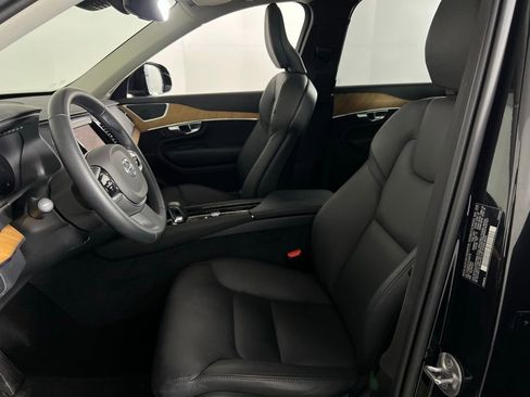 Used 2025 Volvo XC90 B6 Plus image 21