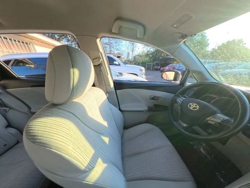Used 2010 Toyota Venza image 27