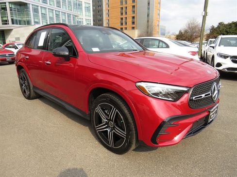 Used 2025 Mercedes-Benz GLC 300 4MATIC image 5