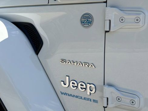 Used 2023 Jeep Wrangler Sahara w/ Cold Weather Group image 11