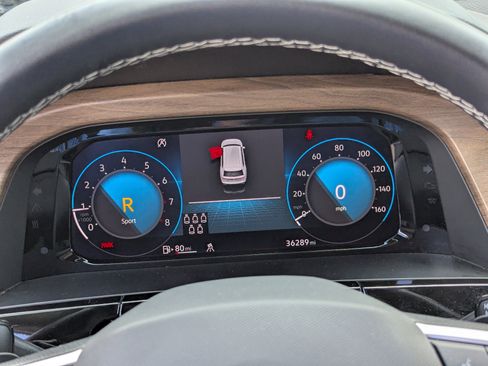 Used 2025 Volkswagen Atlas SE image 31