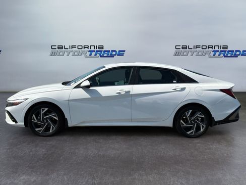 Used 2025 Hyundai Elantra SEL FWD image 8