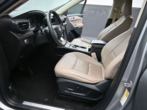 Used 2021 Ford Explorer Limited w/ Equipment Group 301A image 17