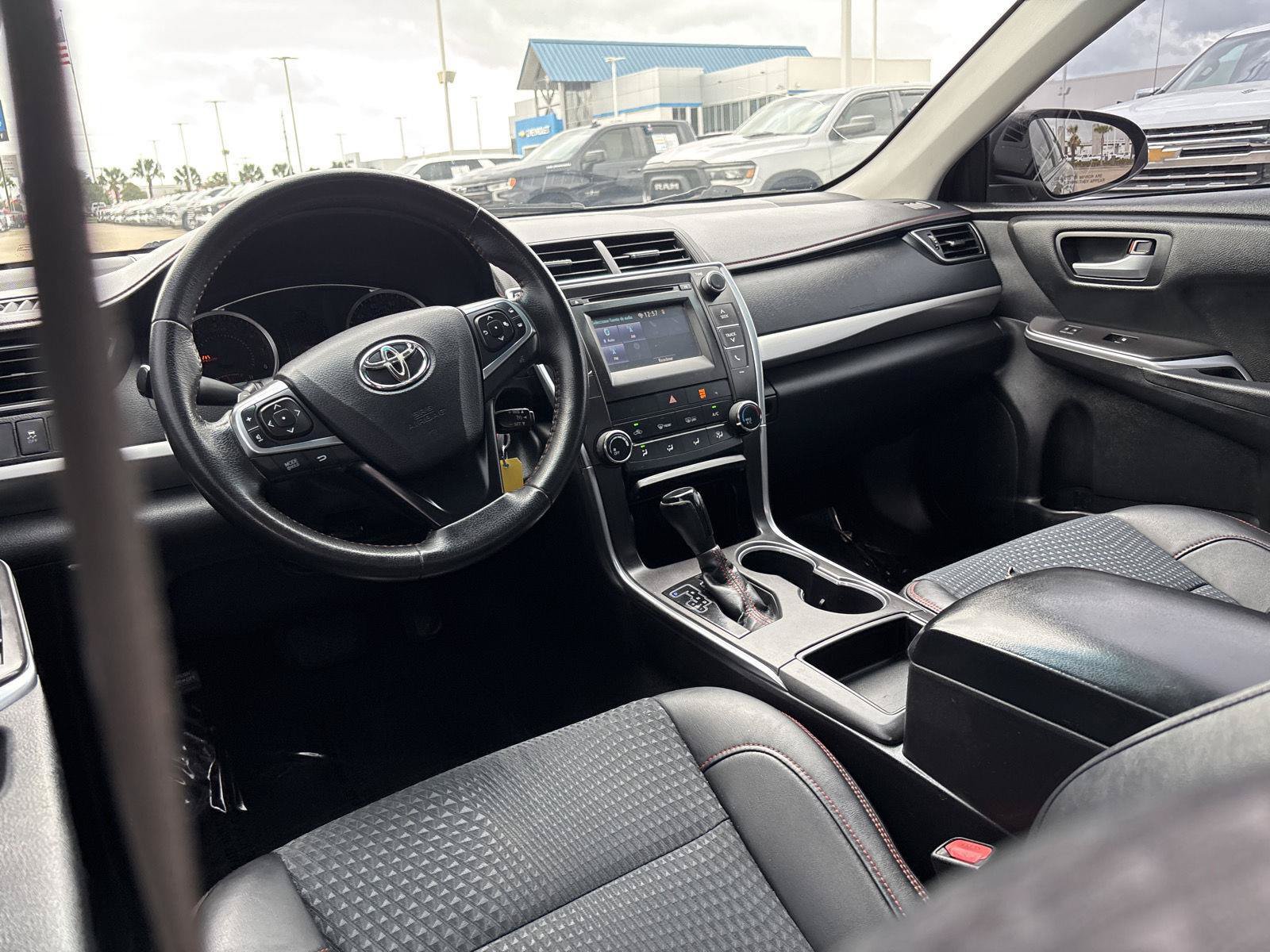 Used 2015 Toyota Camry SE FWD image 25