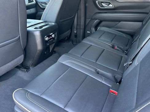 Used 2024 GMC Yukon XL SLT image 4