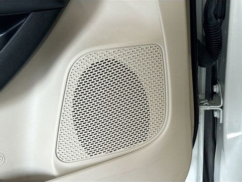 Used 2023 Chrysler Pacifica Limited image 12