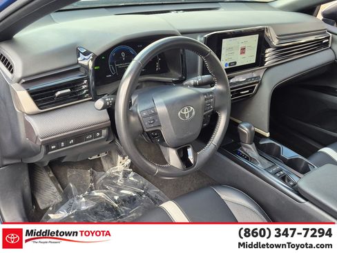 Used 2025 Toyota Camry SE FWD image 16