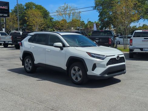 Used 2024 Toyota RAV4 XLE w/ Convenience Package FWD image 8