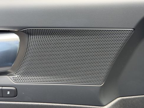 Certified 2023 Volvo XC40 B5 Plus w/ Protection Package image 19