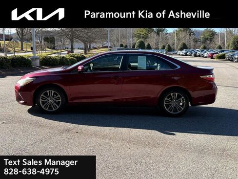 Used 2015 Toyota Camry SE image 3