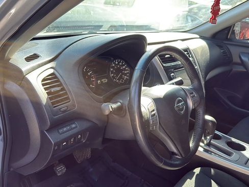 Used 2015 Nissan Altima 2.5 SV w/ Convenience Package FWD image 12
