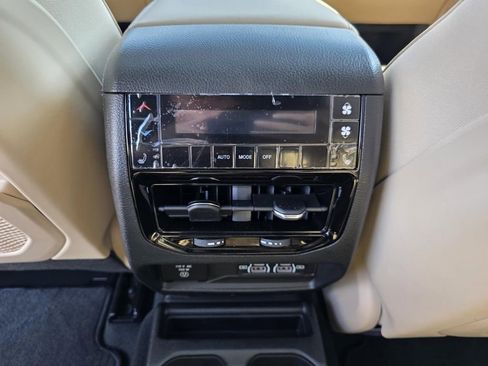 Used 2024 Jeep Grand Cherokee L Limited image 31