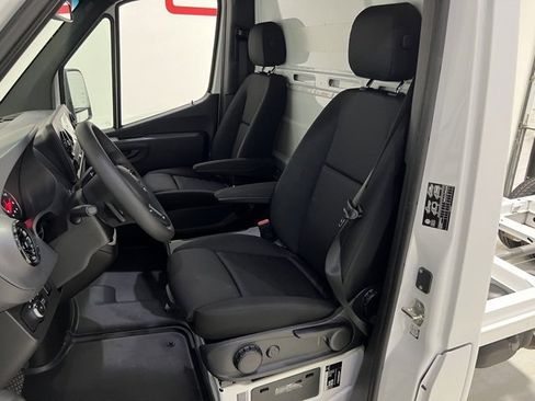 Used 2023 Mercedes-Benz Sprinter 3500 image 26