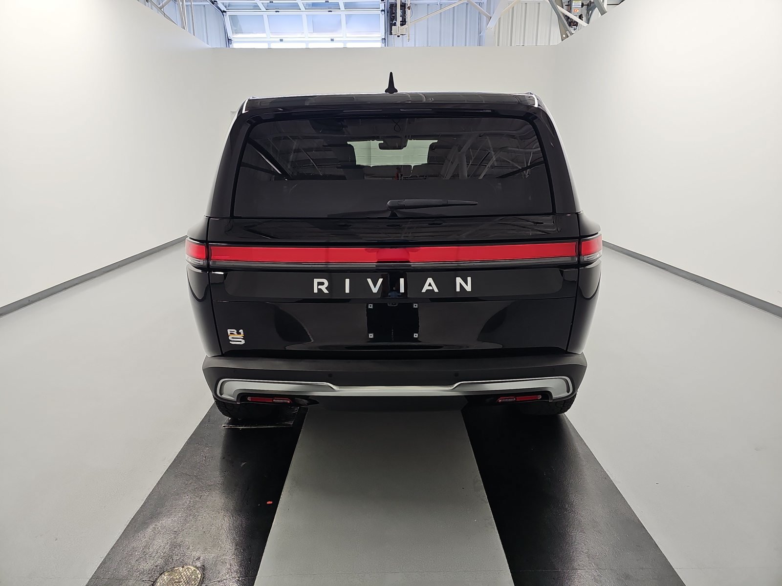 Used 2023 Rivian R1S Adventure Quad AWD/4WD image 4