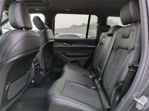 New 2026 Jeep Grand Cherokee Altitude image 12