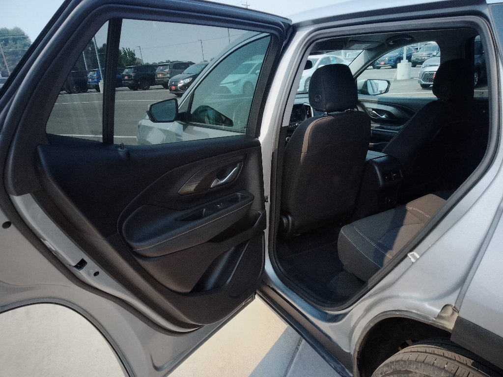 Used 2024 GMC Terrain SLE AWD/4WD image 9