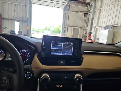 Used 2021 Toyota RAV4 XLE image 5