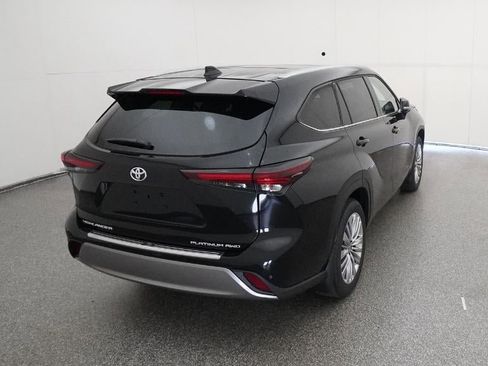 New 2026 Toyota Highlander Platinum image 8