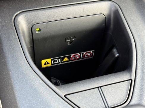 Used 2023 Toyota Crown XLE image 18