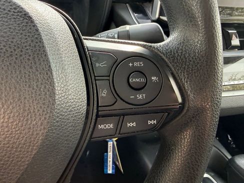 Used 2021 Toyota Corolla LE image 13