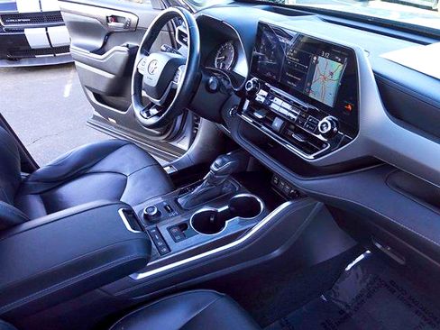 Used 2022 Toyota Highlander Platinum AWD/4WD image 14