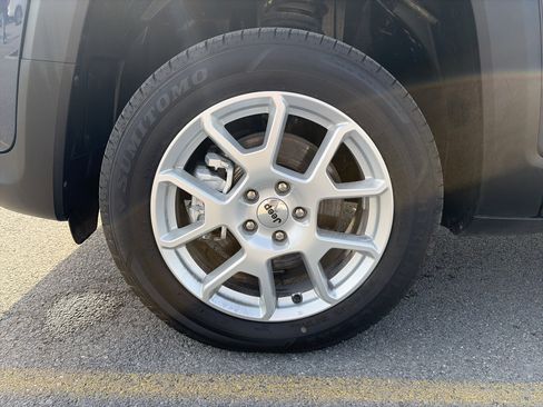 Used 2022 Jeep Renegade Latitude image 11