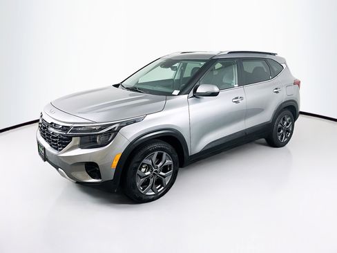 Used 2024 Kia Seltos S image 3