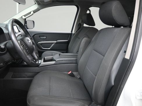 Used 2015 Nissan Titan SV w/ SV Value Truck Package RWD image 9