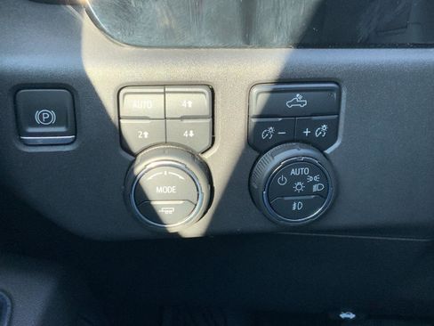 Used 2022 Chevrolet Silverado 1500 LT Trail Boss w/ LPO, Dark Essentials Package image 30