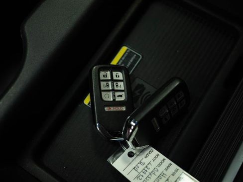 Used 2024 Honda Odyssey Elite image 24