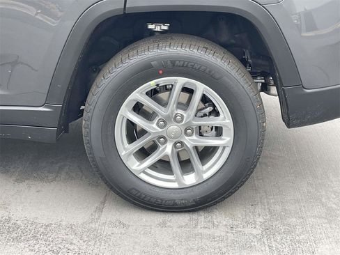 New 2025 Jeep Grand Cherokee Laredo X image 12