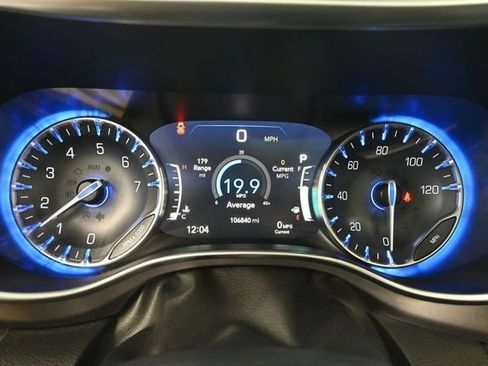 Used 2018 Chrysler Pacifica Limited FWD image 30