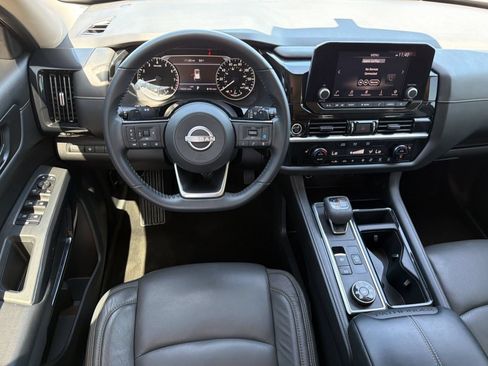 Used 2023 Nissan Pathfinder SV AWD/4WD image 27