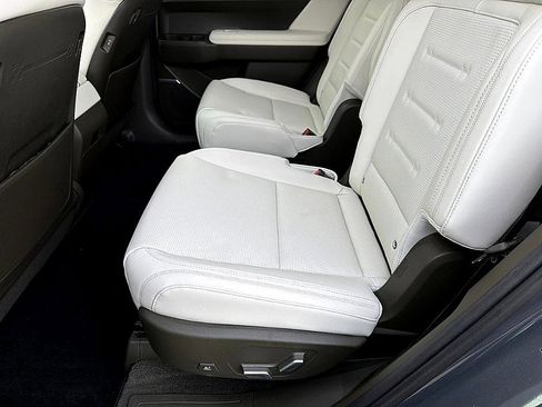 Certified 2025 Hyundai Santa Fe Calligraphy image 8