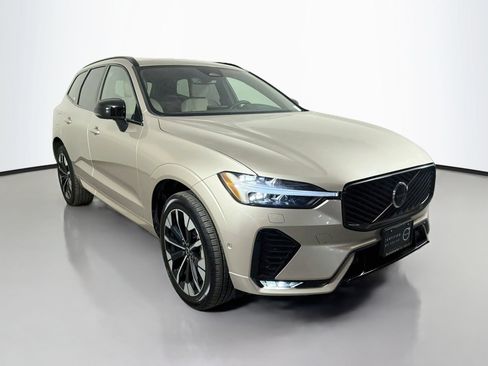 Used 2026 Volvo XC60 B5 Plus AWD/4WD image 3