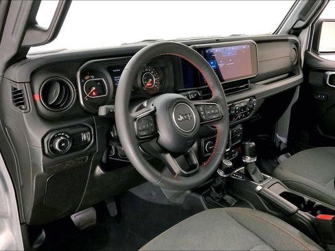 Used 2024 Jeep Wrangler Unlimited Rubicon w/ Technology Group AWD/4WD image 20