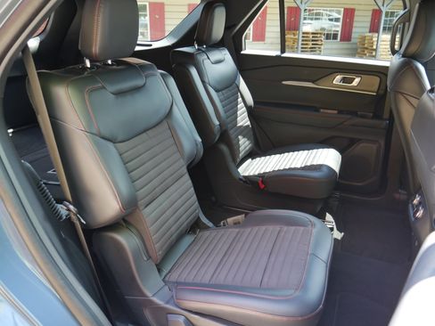 Certified 2025 Ford Explorer ST-Line w/ Premium Package AWD/4WD image 32