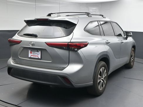 Used 2022 Toyota Highlander XLE image 8