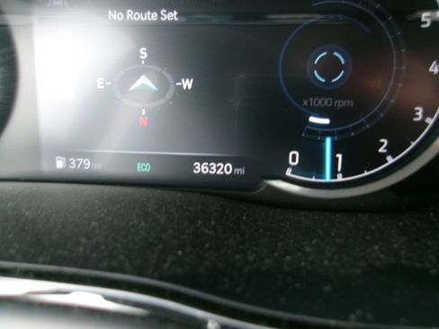 Used 2025 Genesis GV70 2.5T AWD/4WD image 12