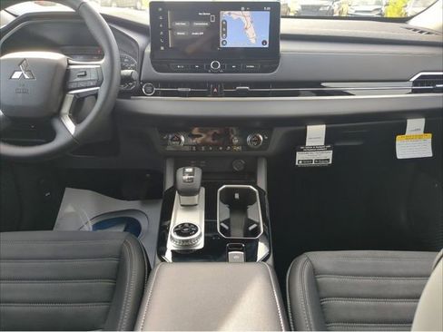 New 2026 Mitsubishi Outlander SE FWD image 18