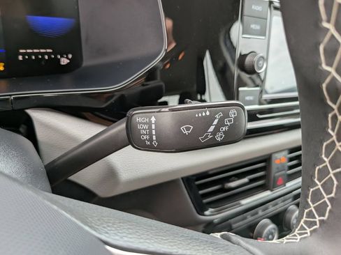 Certified 2023 Volkswagen Taos S FWD image 28
